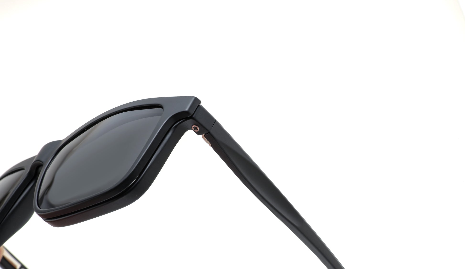 Magnetic clip-on sunglasses with flexible hinges adapt to all face shapes, plus memory rebound to maintain their original form. Perfect fit and style!